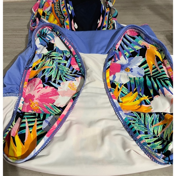 La Blanca Tropicali Hi-Neck Plunge Swim - Picture 6 of 7